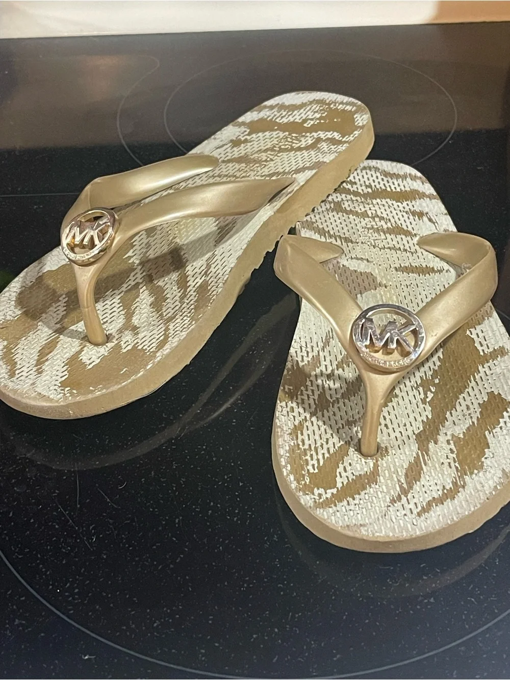 Michael Kors Logo Print Flip Flop Sandals Preloved Womens Size 5/6